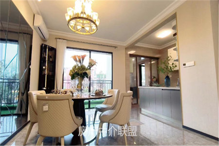 明湖中学附近平湖花苑3室2厅2卫85万125m中档装修出售